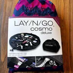 LAY/N/GO Cosmo Deluxe 22" Washable Drawstring Cosmetic Bag - Pink and Blue Chevr
